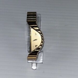 Seiko "Half Moon" Rivoli Gold Tone 1F20-5D59 Watch 411717.  B5568-E